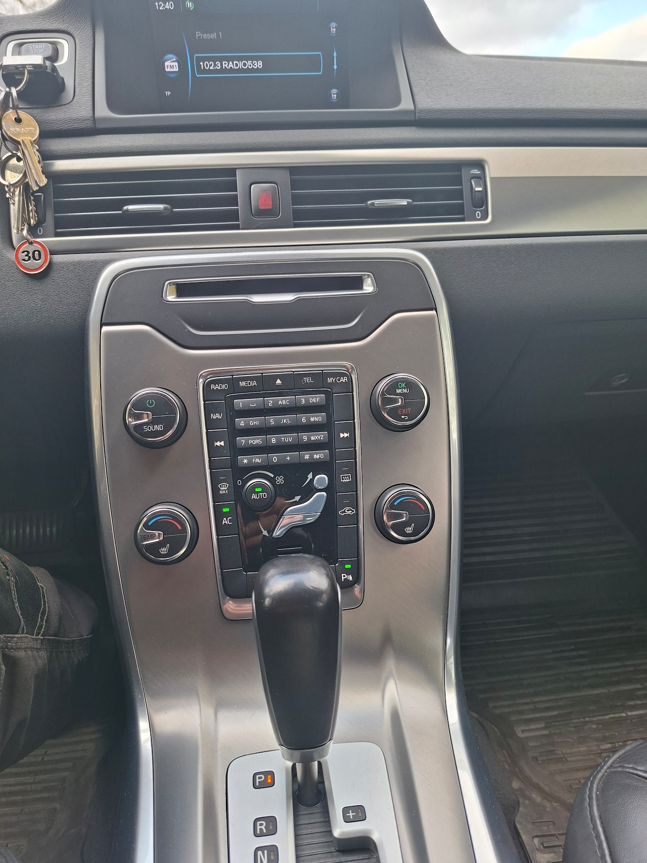 Volvo V70 - 1.6 T4 Limited Edition Bij 95000 kompleet nieuwe automaat bak - AutoWereld.nl