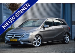 Mercedes-Benz B-klasse - 180 AMBITION | SPORTPAKKET | AUTOMAAT | XENON | CRUISE | NAVI | TREKHAAK | ENZ