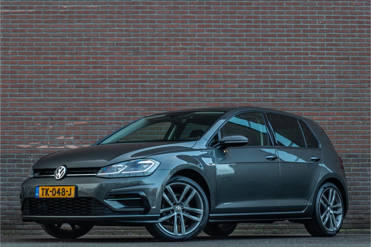 Volkswagen Golf - 1.5 TSI 150pk DSG Highline, R-Line, Carplay, Stoelverwarming, Full LED, Trekhaak, Navigati - AutoWereld.nl