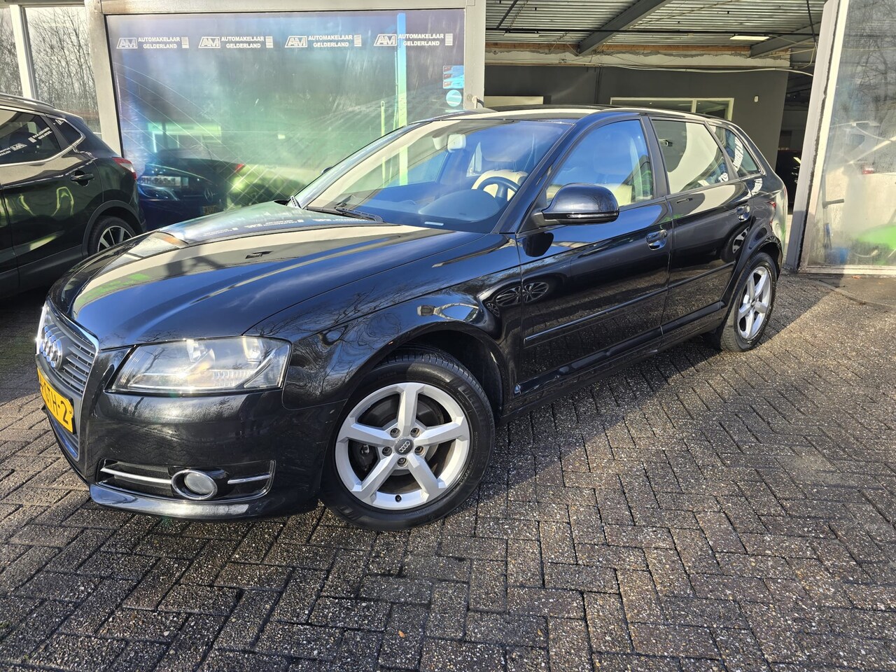 Audi A3 Sportback - 1.6 Attraction | NIEUWE APK | AUTOMAAT | 12MND GARANTIE | AIRCO | LEDER | - AutoWereld.nl