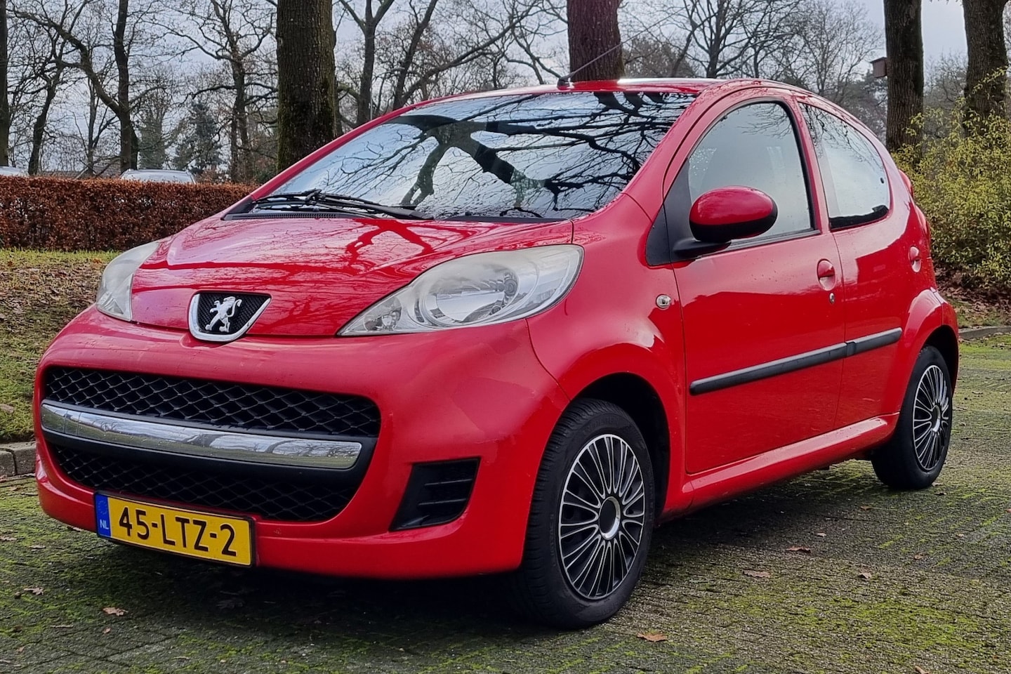 Peugeot 107 - 1.0-12V XS 1.0-12V XS, Origineel NL, Radio/CD, Elektrische ramen, centrale vergrendeling. - AutoWereld.nl