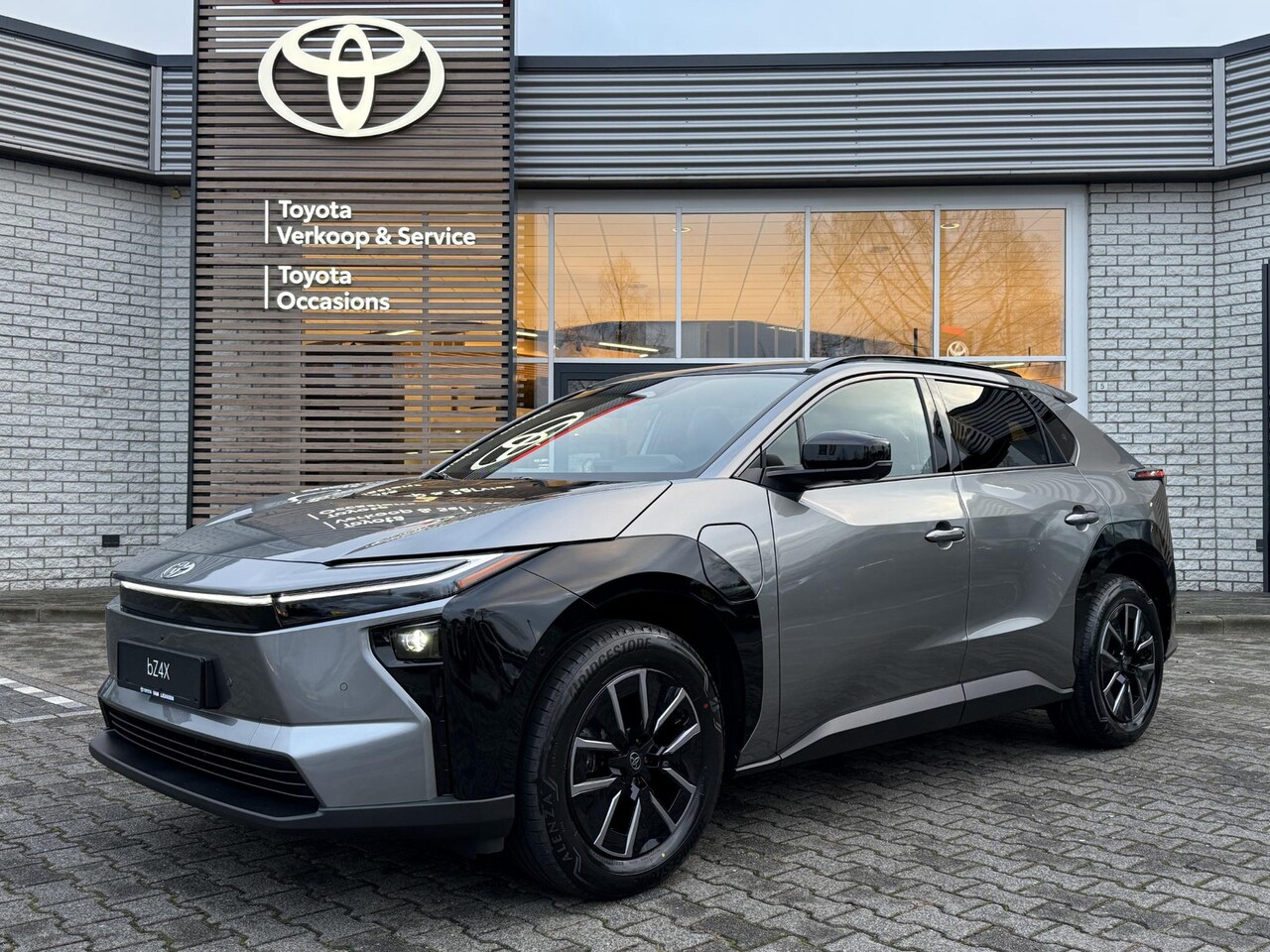 Toyota bZ4X - EXECUTIVE 73kWh NIEUW & DIRECT LEVERBAAR!! WARMTEPOMP STOELVERW/KOELING INFRAROOD STUURVER - AutoWereld.nl