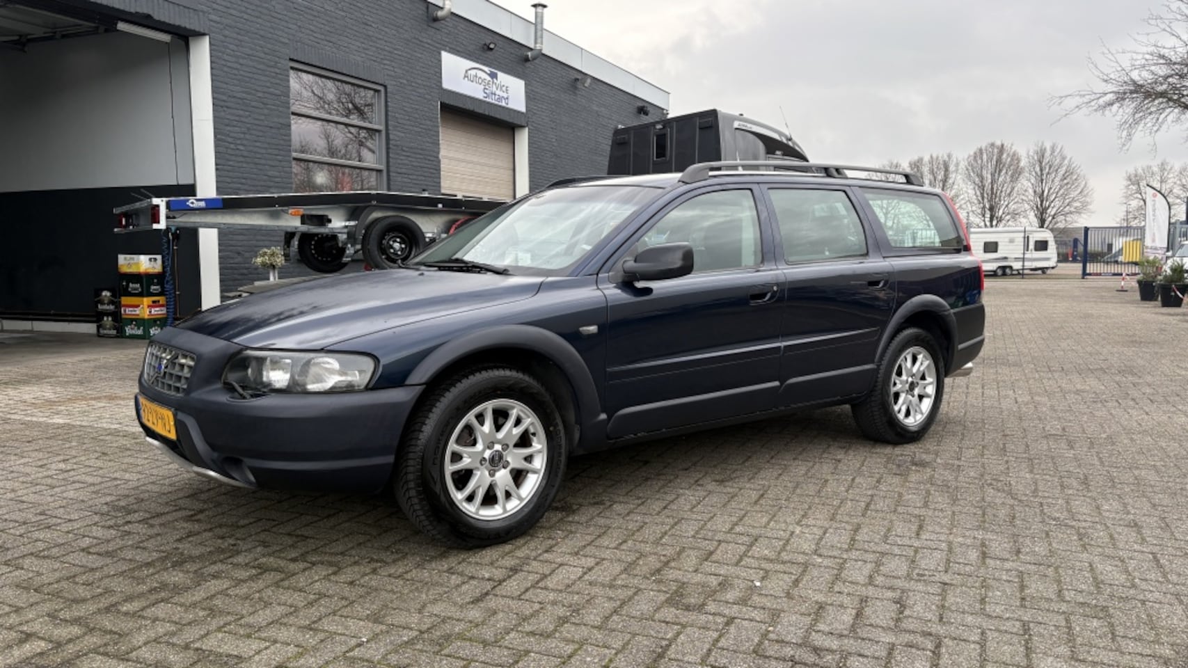 Volvo XC70 - 2.5 T Comfort Line 2.5 T Comfort Line - AutoWereld.nl