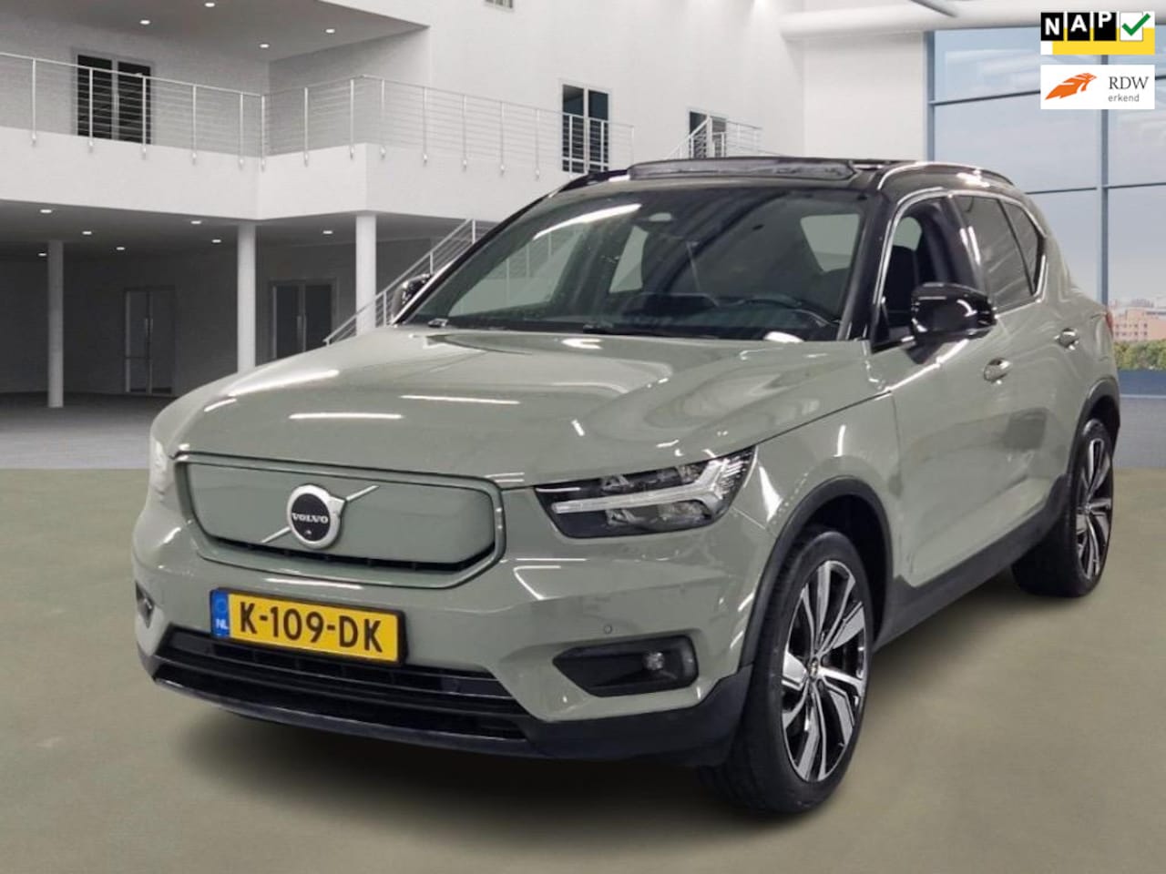 Volvo XC40 - Recharge P8 AWD R-Design | SOH 92% | Panoramadak | 350 Camera | Harman Kardon | Stoelverwa - AutoWereld.nl