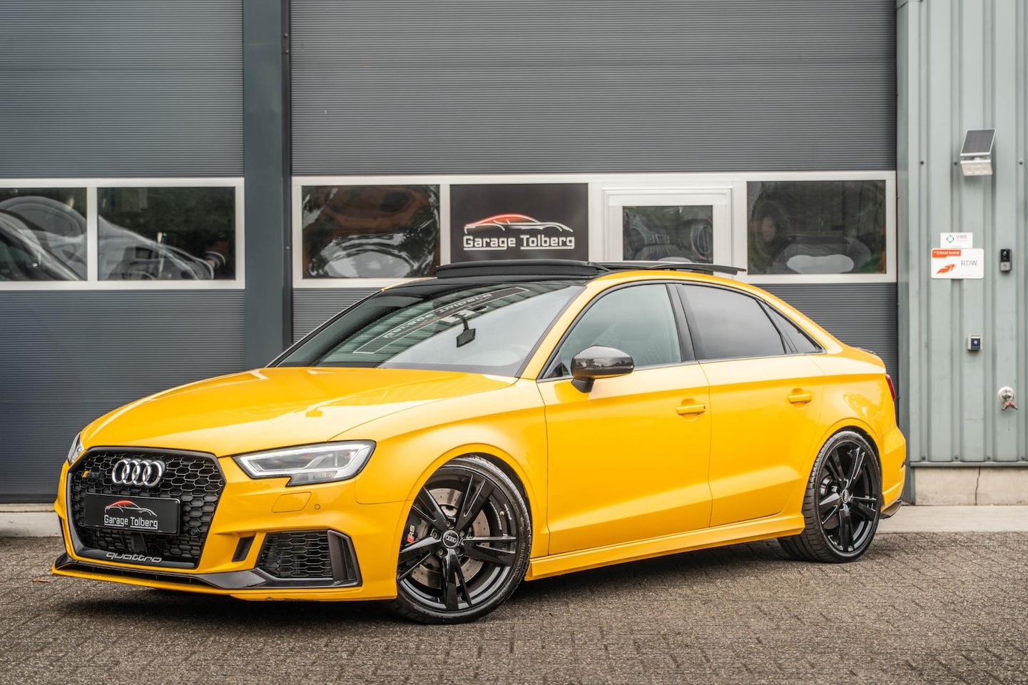 Audi RS3 - Quattro 2.5-400PK, panoramadak, virtueel cockpit en heeft maar 28886 km gelopen. Officiele - AutoWereld.nl