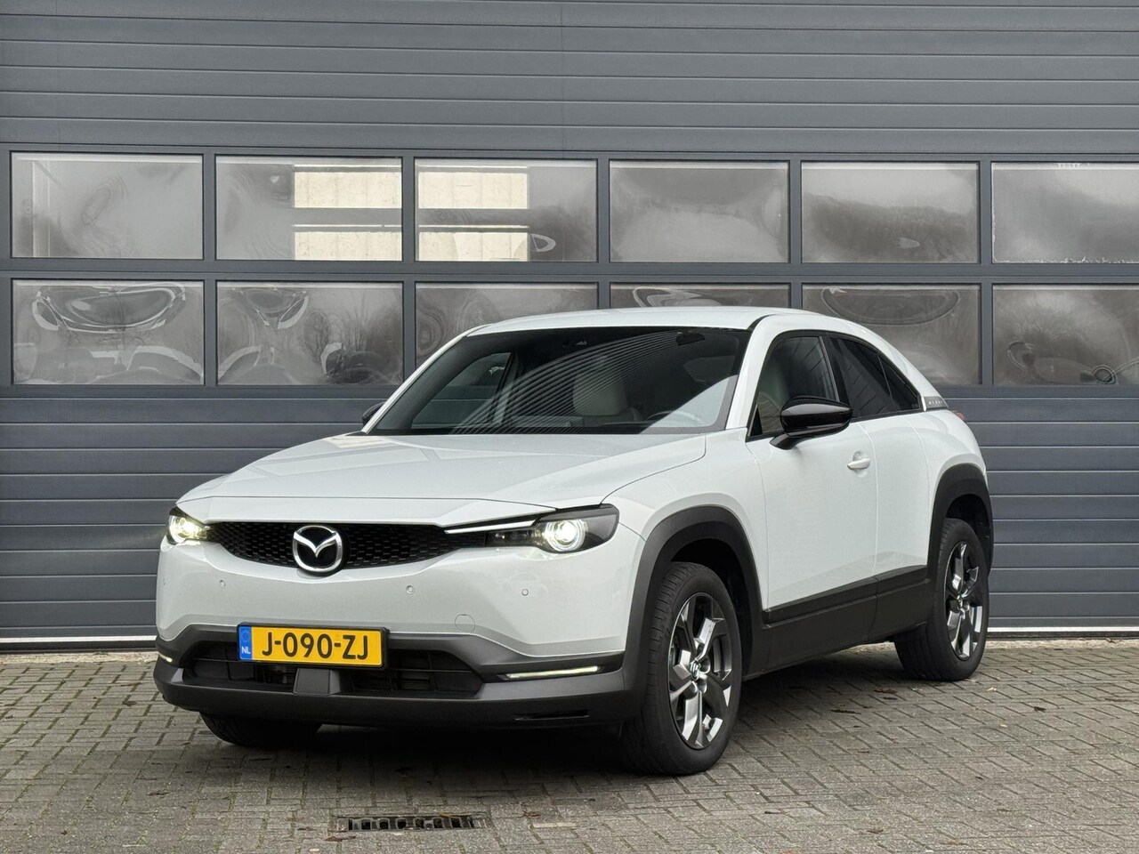 Mazda MX-30 - E-SKYACTIV 145 FIRST EDITION 36 KWH I APPLE CARPLAY I P-CAMERA I CLIMATE CONTROL I NAVIGAT - AutoWereld.nl