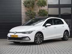 Volkswagen Golf - 1.5 TSI 1ST Edition Navi Qled Adaptive Cruise Control