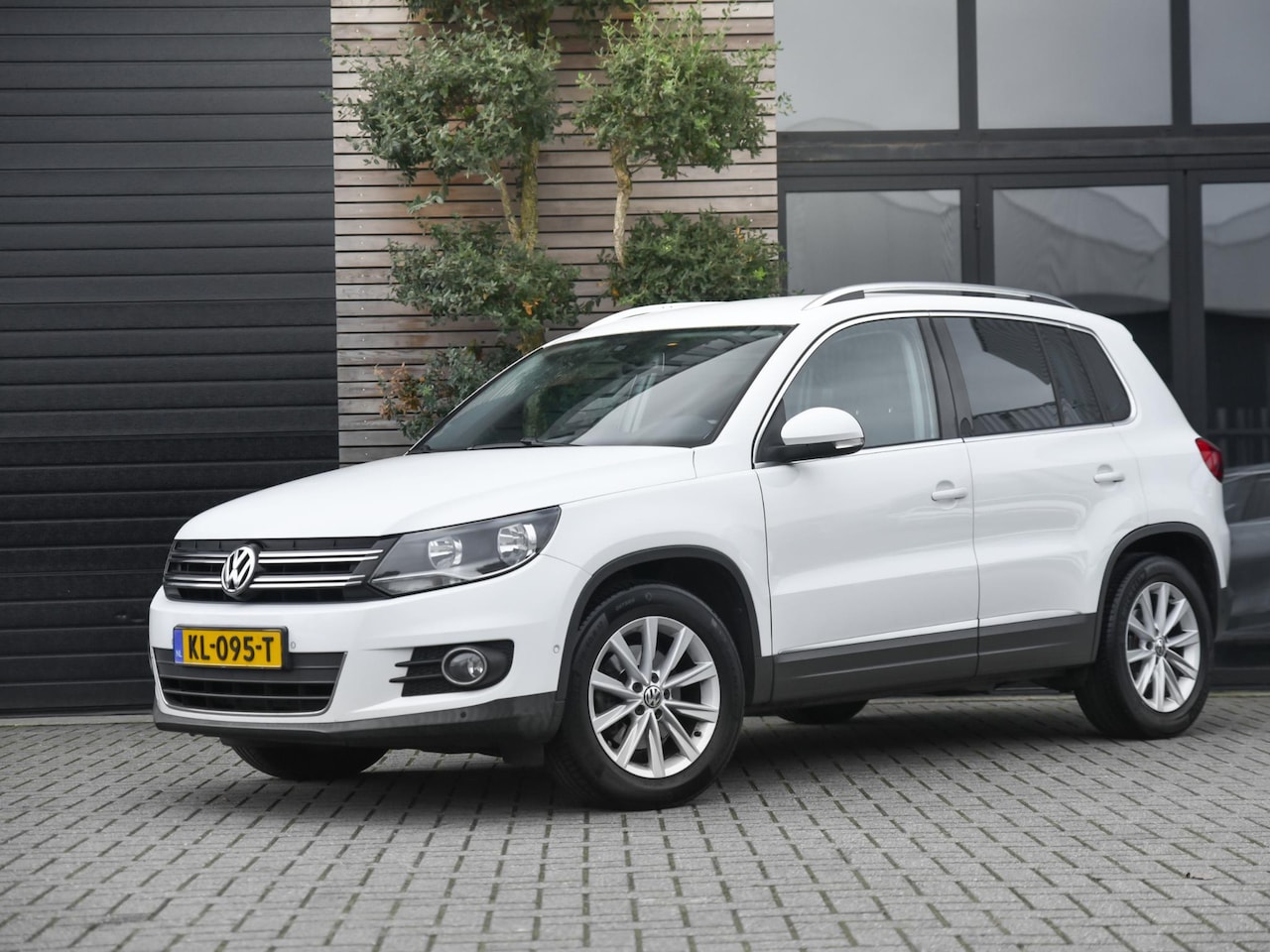 Volkswagen Tiguan - 1.4 TSI Sport&Style Navi Clima Cruise Alcantara - AutoWereld.nl