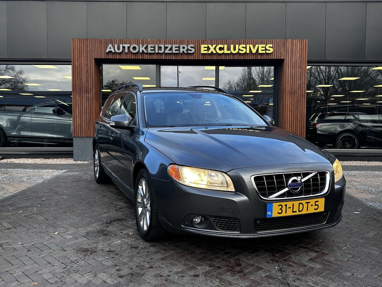 Volvo V70 - 2.4D Momentum cruise control stoelverwarming trekhaak stuurbediening - AutoWereld.nl