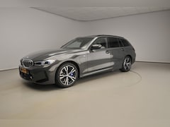 BMW 3-serie Touring - 330e | M-Sportpakket | LED | HUD | Schuifdak | Active Cruise | Trekhaak | DAB | Hifi speak