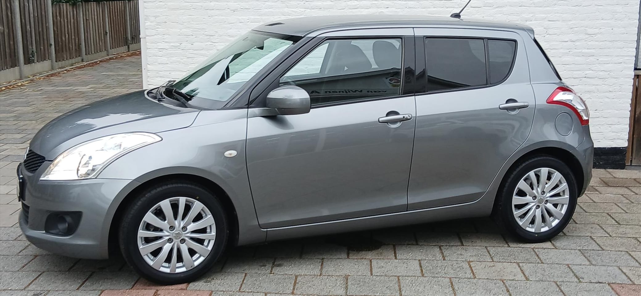 Suzuki Swift - 1.2 5drs exclusive clima-cruise-keyless-trekhaak enz - AutoWereld.nl