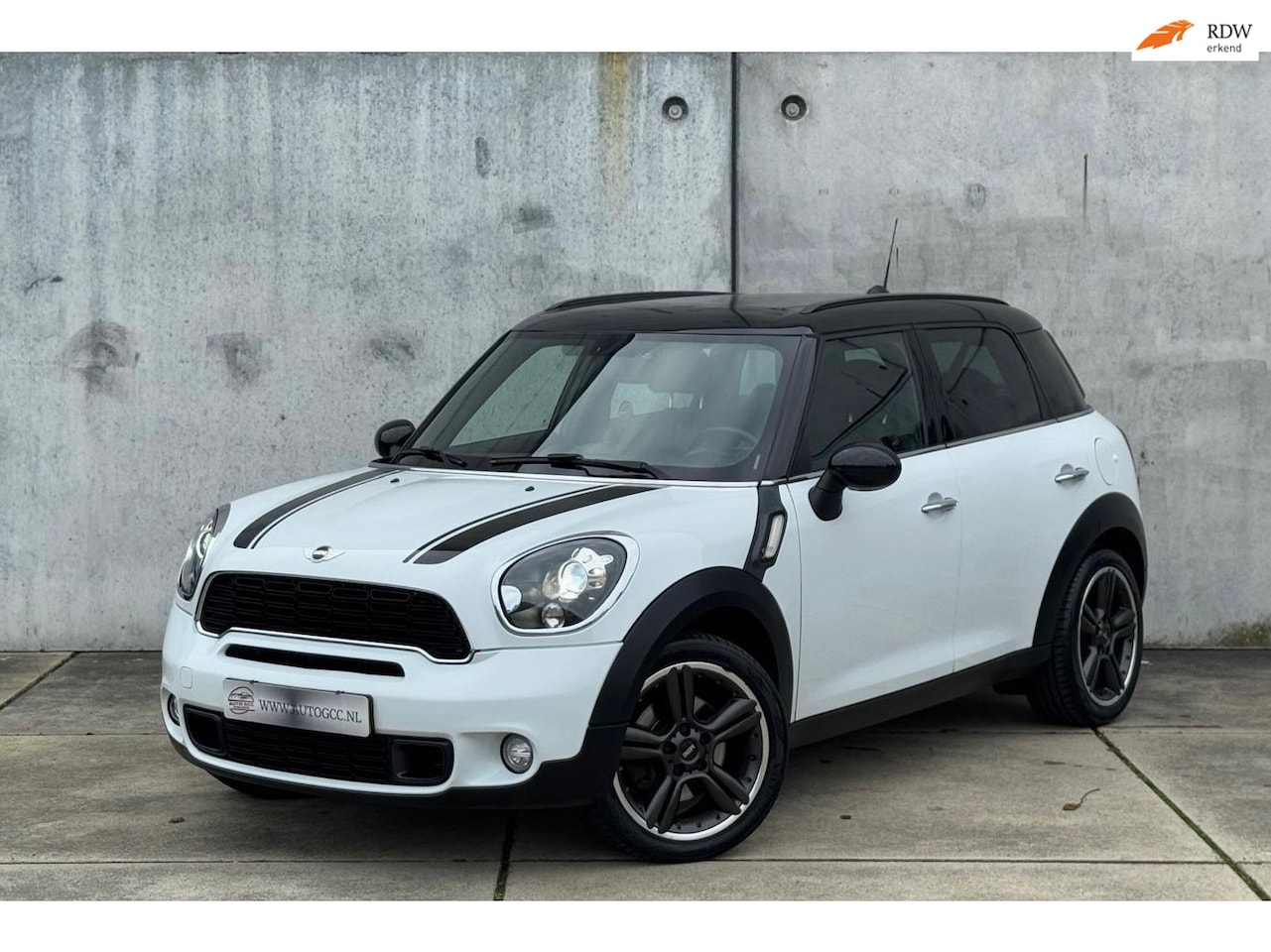 MINI Countryman - Mini 1.6 COOPER S PANO LEDER NAVI PDC MF-STUUR - AutoWereld.nl