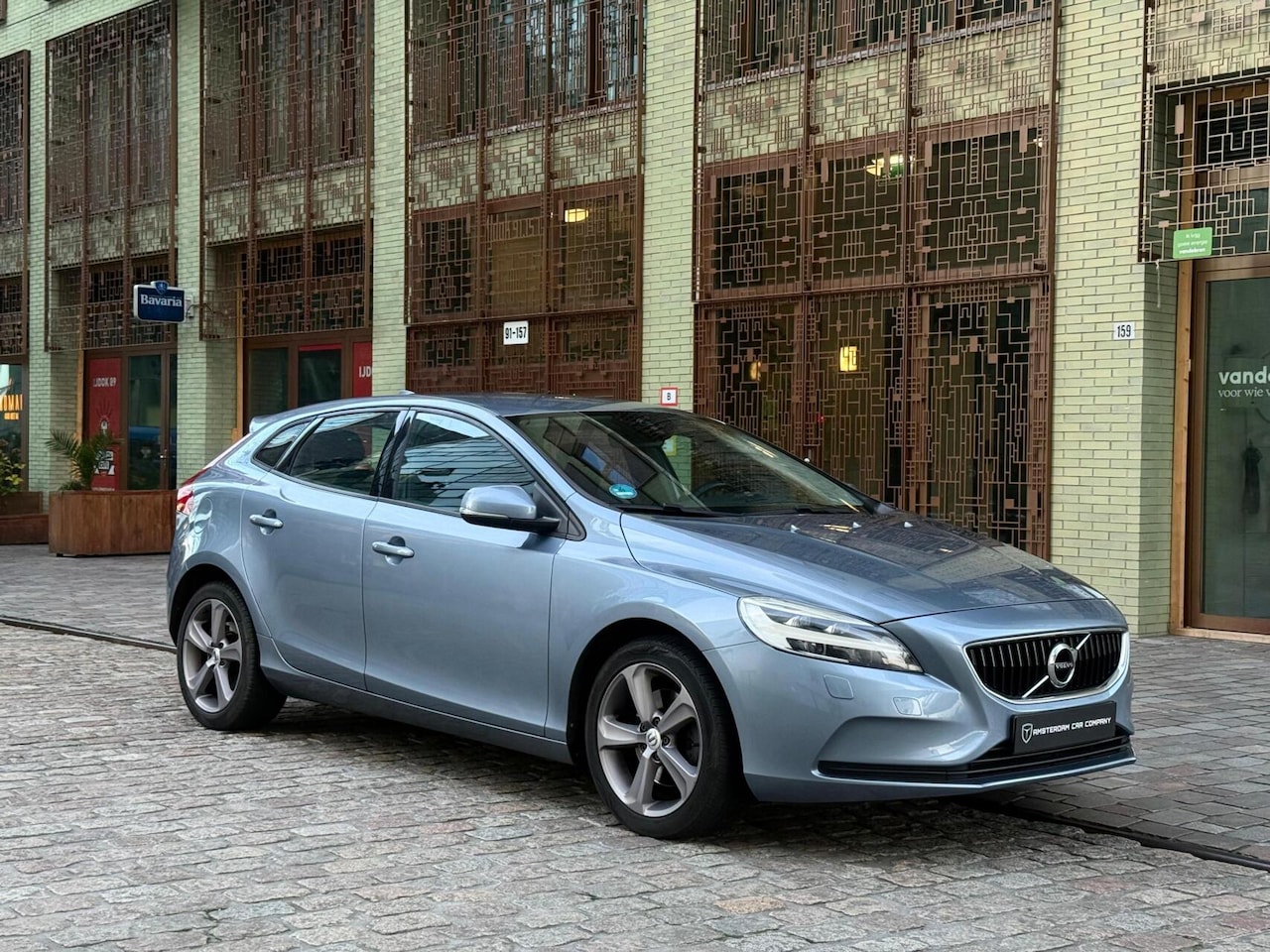 Volvo V40 - 2.0 T3 Nordic+ 114.000km dealer oh - AutoWereld.nl