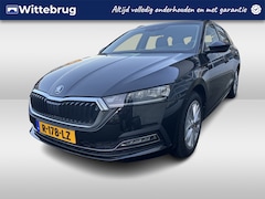 Skoda Octavia Combi - 1.5 e-TSI 150pk Style DSG Automaat Parkeersensoren / Navigatie / Stoelverwarming / Digital