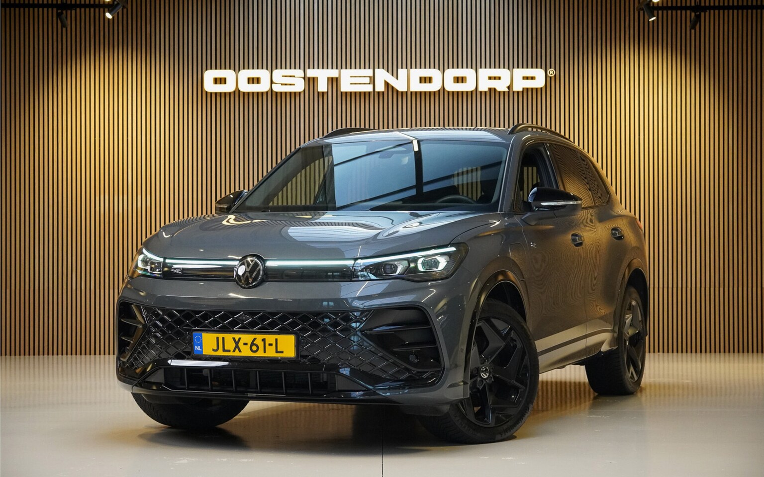 Volkswagen Tiguan - 1.5/204pk eHybrid R-Line Blackstyle|2024|Leer+Massage+Ventilatie|Trekhaak|19"Blackstyle|Cr - AutoWereld.nl
