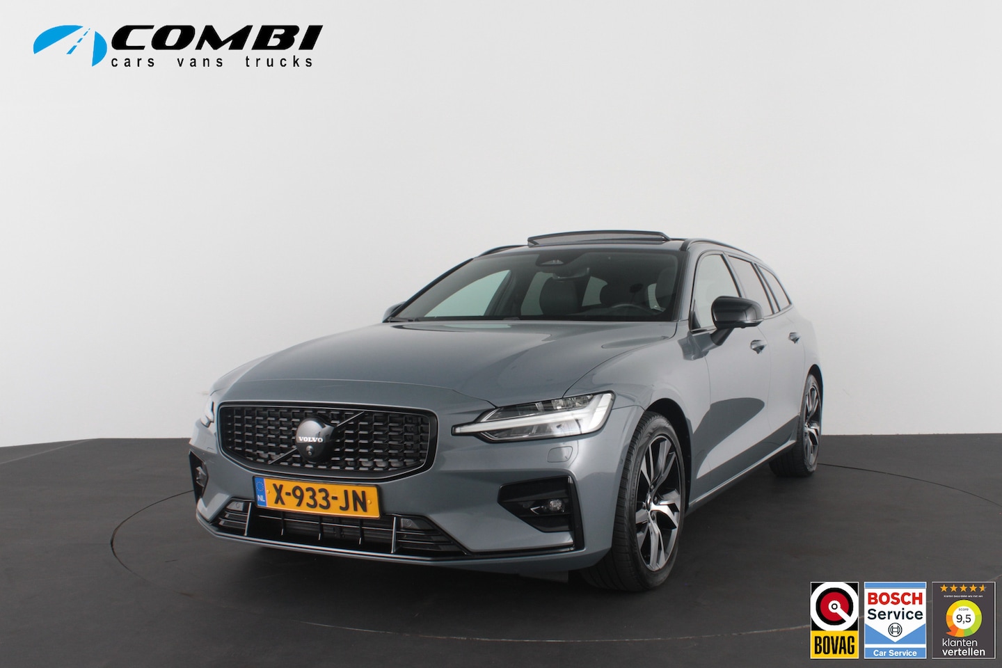 Volvo V60 - 2.0 B3 Plus Dark > Standkachel/Pano.schuif/Trekhaak/360 camera/Harman Kardon - AutoWereld.nl