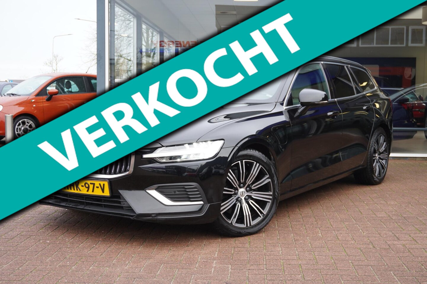 Volvo V60 - 2.0 T8 Twin Engine AWD R-Design Automaat | Airco | Navigatie | Vol opties | Dealerauto | I - AutoWereld.nl