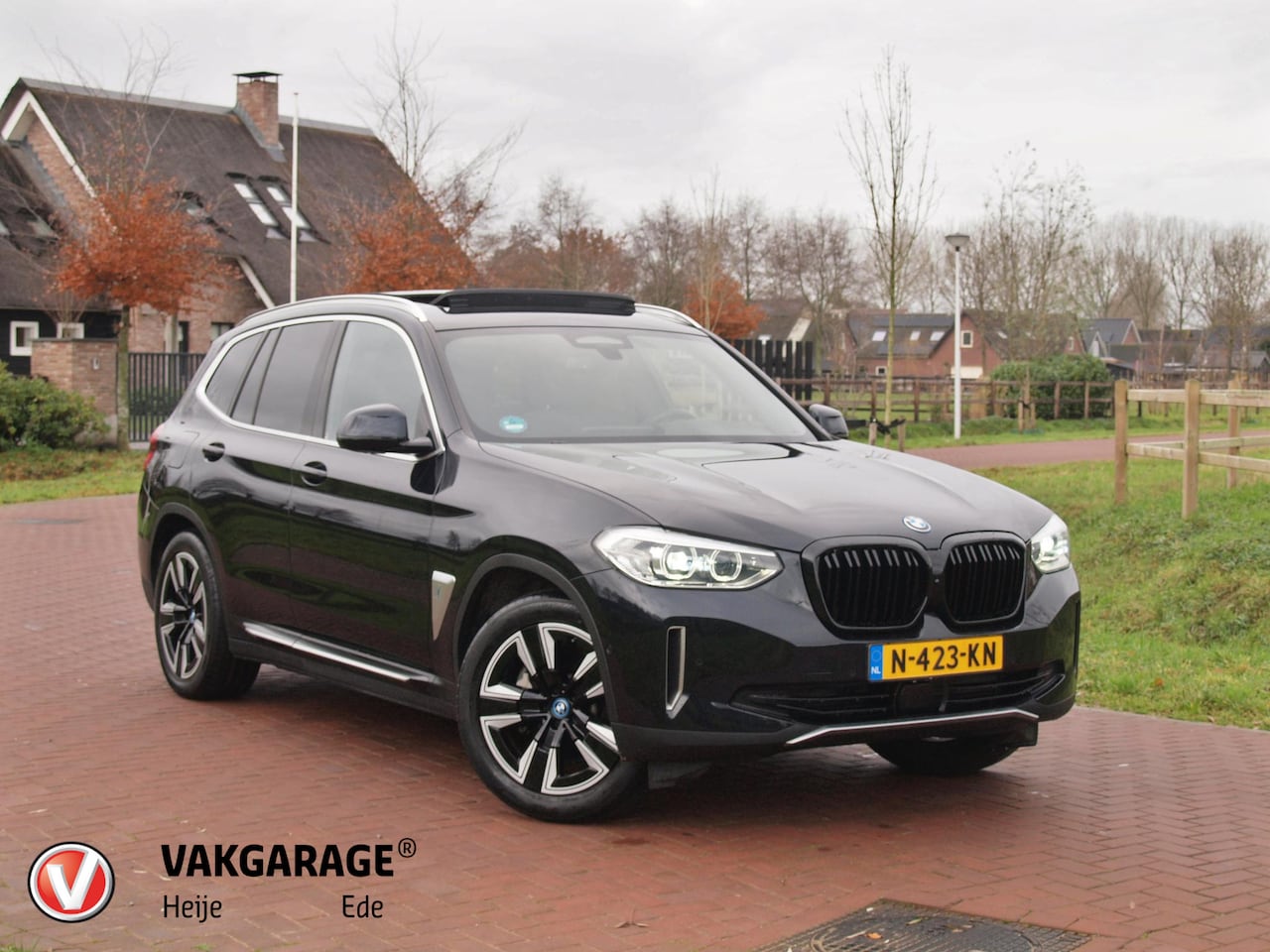 BMW iX3 - Executive 80 kWh | Panoramadak | Camera | Apple Carplay | Sfeerverlichting | - AutoWereld.nl