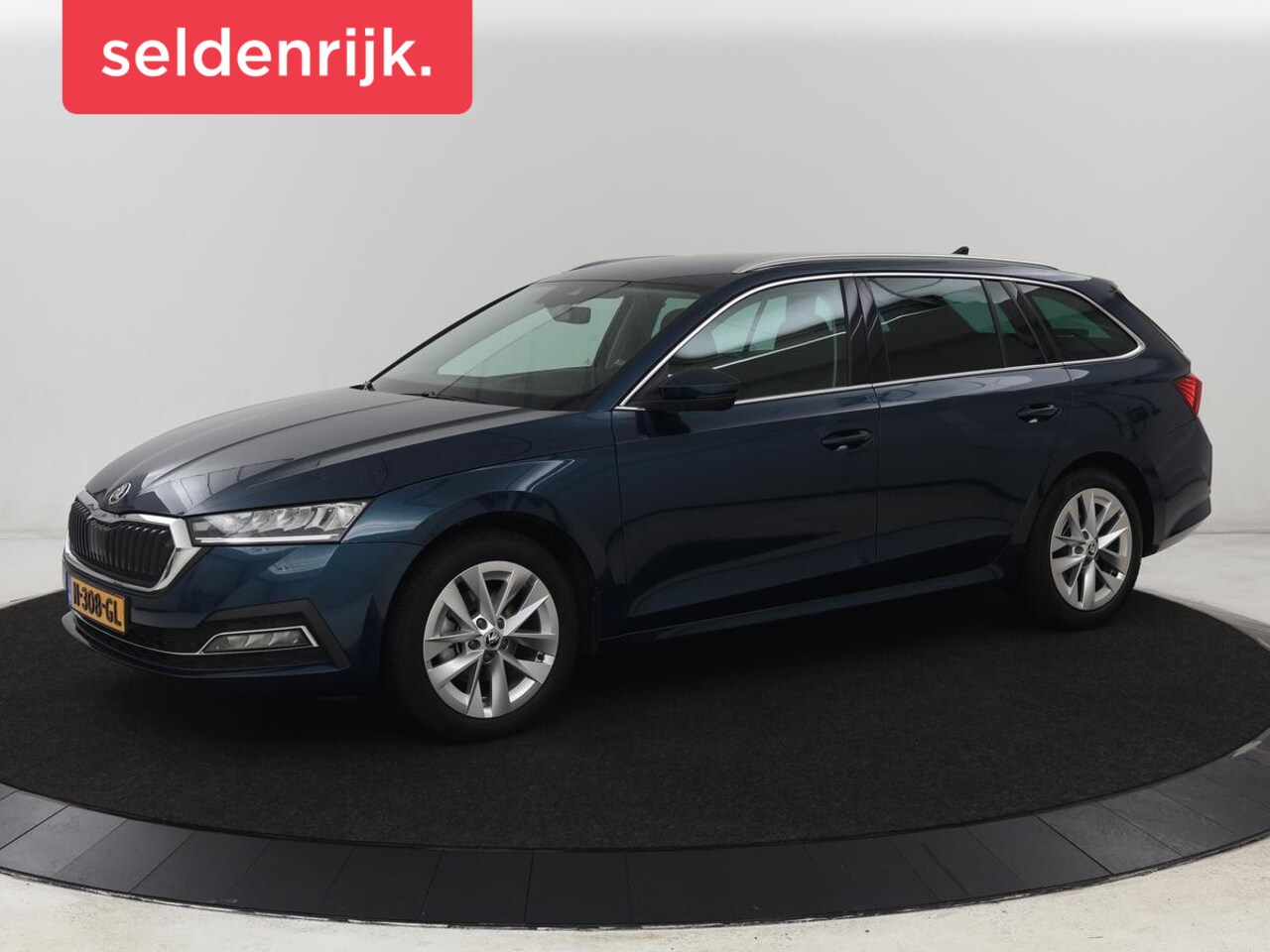 Skoda Octavia - 1.0 TSI Business Edition | Stoelverwarming | Trekhaak | Camera | Head-Up | Stuurverwarming - AutoWereld.nl