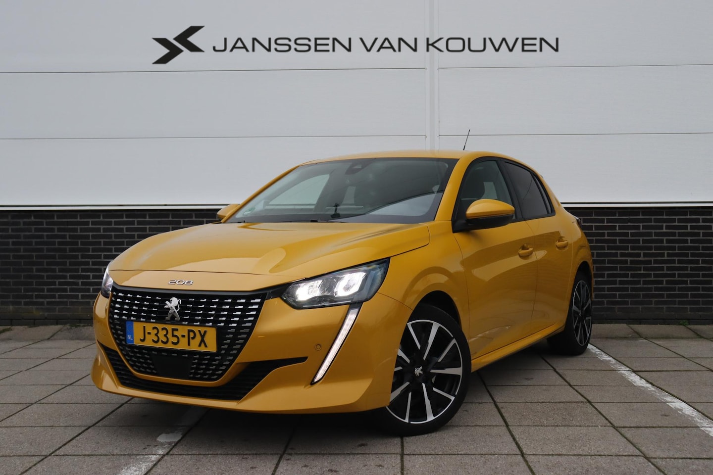 Peugeot 208 - 1.2 PureTech Blue Lease Allure * Automaat * Navi * Clima * Camera * 17" GT Velgen * - AutoWereld.nl