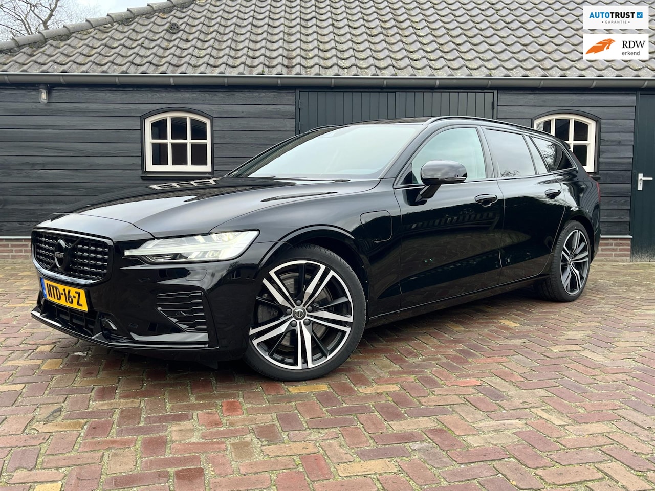 Volvo V60 - 2.0 T6 Recharge AWD R-Design| Pano| ACC| Leer| Carplay| Trekhaak - AutoWereld.nl