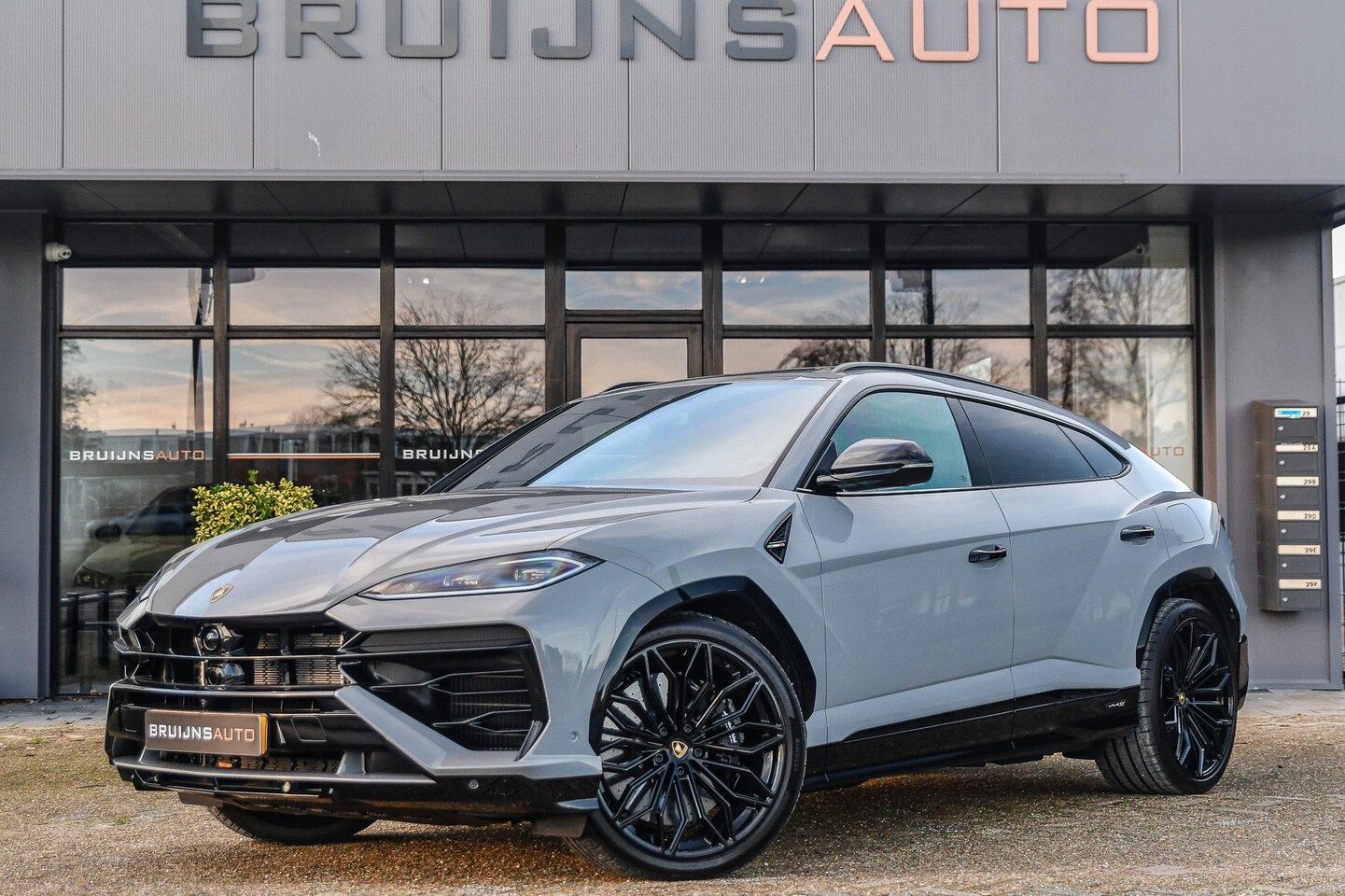 Lamborghini Urus - 4.0V8 Hybrid SE |GrigioChina|Carbon|OriginlNL|Akra - AutoWereld.nl