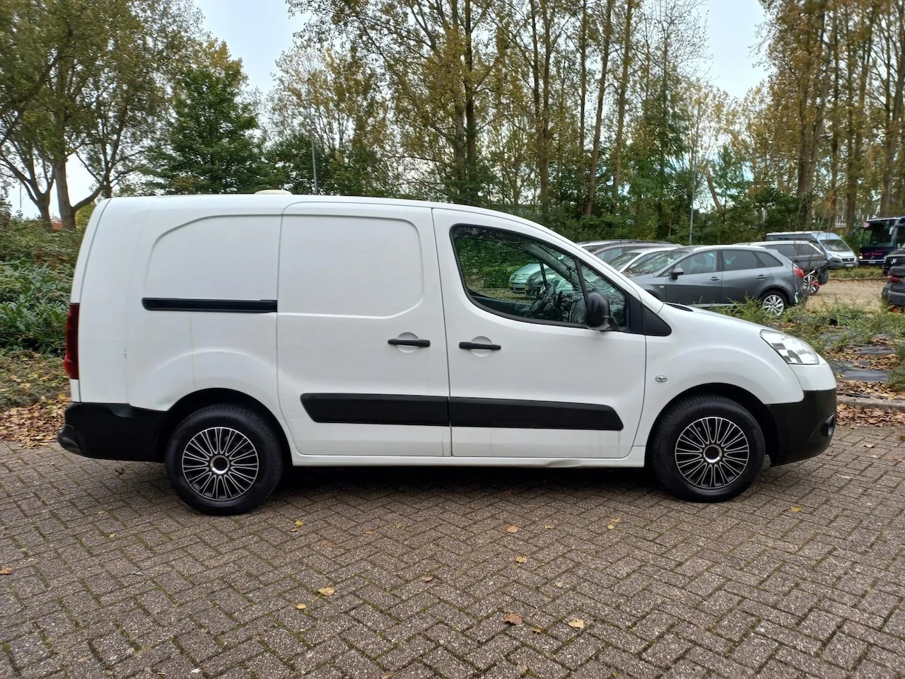Peugeot Partner - 122 1.6 e-HDI L2 LANG Euro 5 Airco Trekhaak - AutoWereld.nl