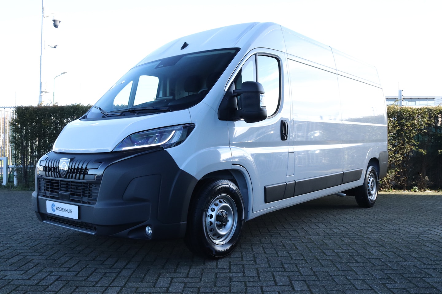 Peugeot Boxer - 335 L3H2 BlueHDi 140 | Cruise Control | Camera | Navi | Carplay | Climate | LED | PDC | - AutoWereld.nl