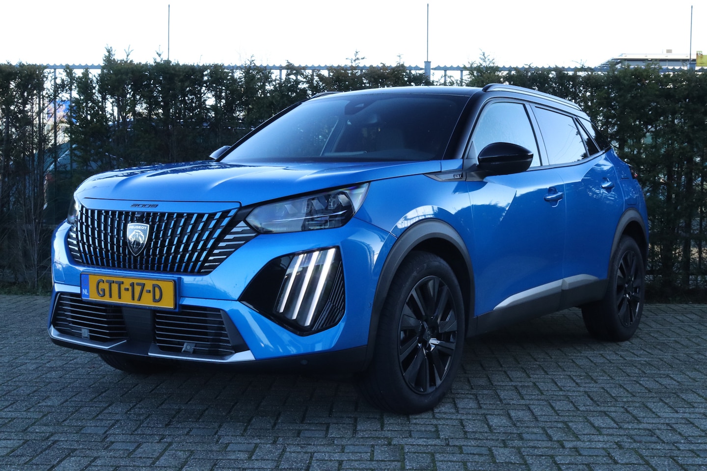 Peugeot 2008 - 1.2 Hybrid 145 GT | Adapt. Cruise | 360 Camera | Keyless | 18 Inch | Navi | Carplay | BLIS - AutoWereld.nl