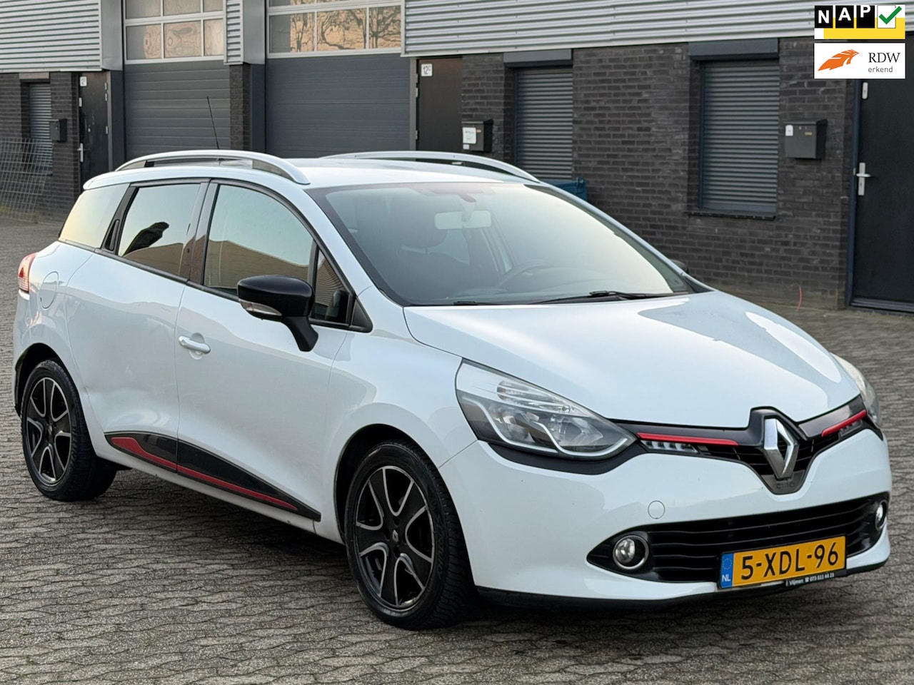 Renault Clio Estate - 1.5 dCi ECO NAVI CLIMA CRUISE AIRCO SCHADE ACHTERKLEP - AutoWereld.nl