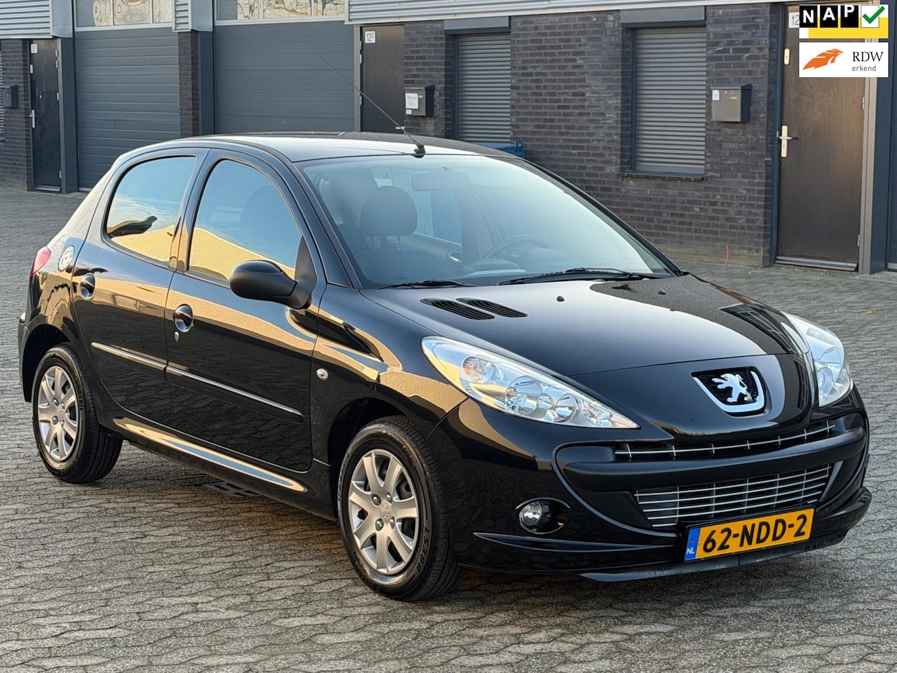 Peugeot 206 - 1.4 XS NAVI CARPLAY CAMERA AIRCO CRUISE-CONTROL NAP APK - AutoWereld.nl