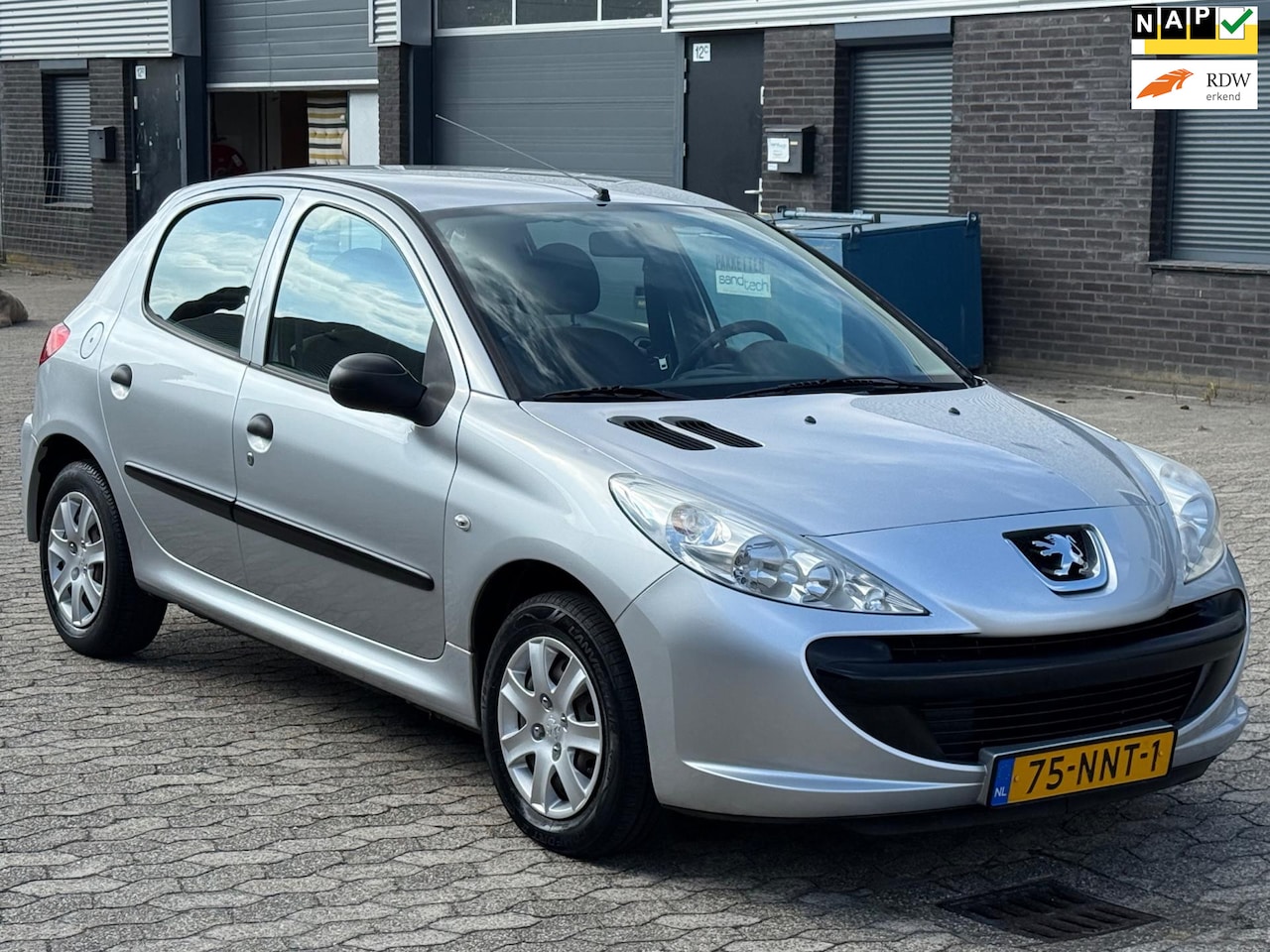 Peugeot 206 - 1.1 XR 5Deurs AIRCO NAP Nieuwe APK Distributie-riem - AutoWereld.nl