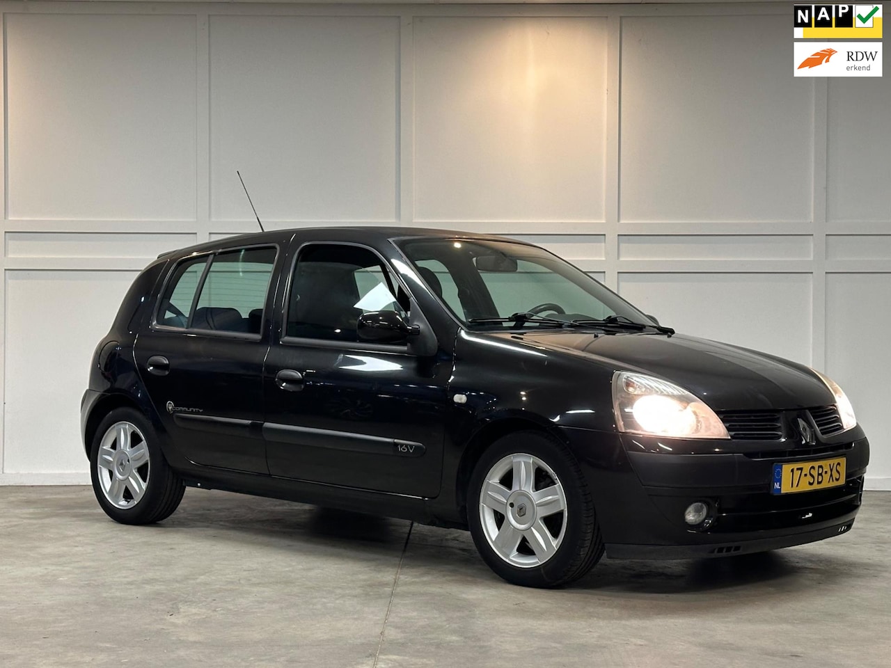 Renault Clio - 1.2-16V Community / 5-Deurs / Airco / Cruise - AutoWereld.nl