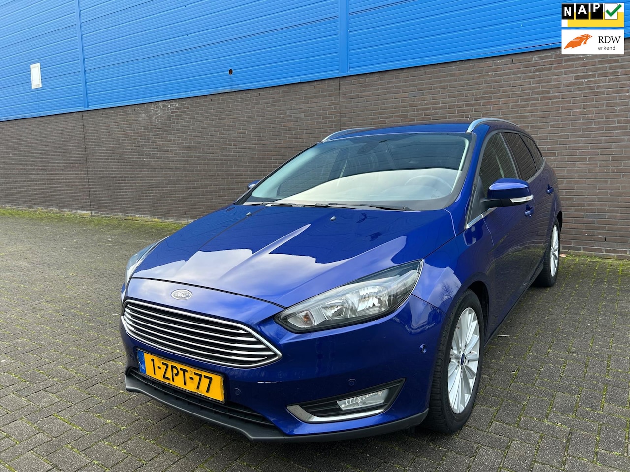 Ford Focus Wagon - First Edition | 17” LM Velgen | Cruise | Climate | Trekhaak | Dakrails | Parkeersensoren | - AutoWereld.nl
