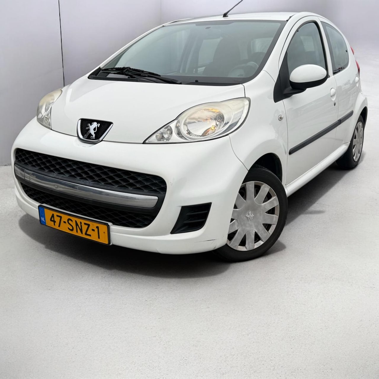 Peugeot 107 - 1.0-12V XS 5 deurs Airco Elk.ramen - AutoWereld.nl