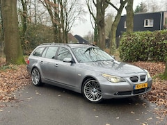 BMW 5-serie Touring - 535d High Executive INRUILKOOPJE (NAVIGATIE, TREKHAAK, XENON, ELEKTRISCHE STOEL, LUCHTVERI