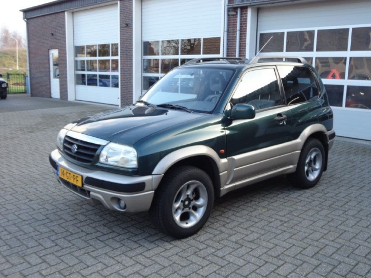 Suzuki Grand Vitara - 2.0 4 x 4 - AutoWereld.nl