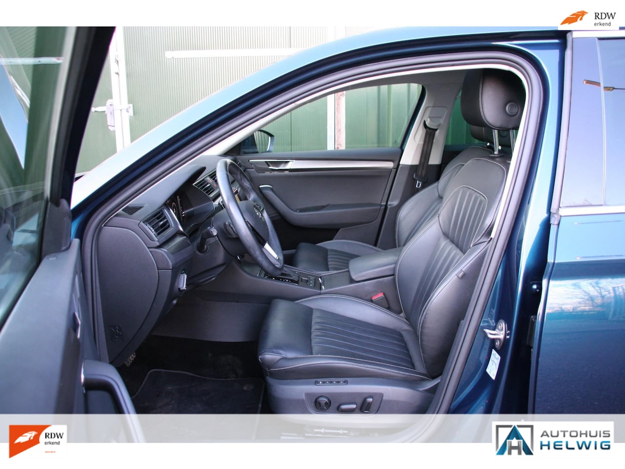 Skoda Superb Combi - 1.4 TSI iV Business Edition 1.4 TSI iV Business Edition, LEER, PANORAMADAK, TREKHAAK, VIRTUEEL, NAVIGATIE - AutoWereld.nl