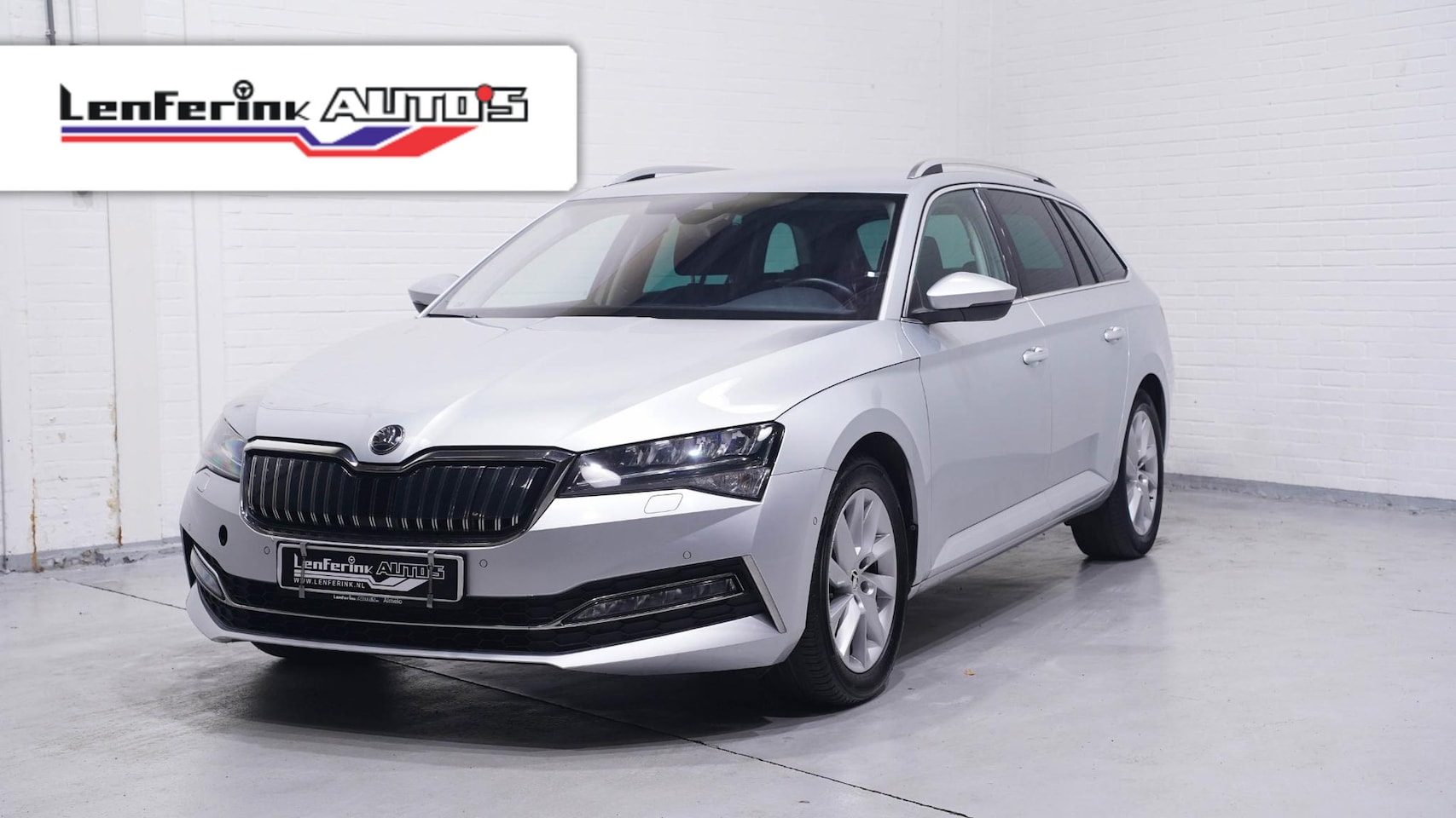Skoda Superb Combi - 1.4 TSI iV Style Navi Leder/alcantara Camera Stoel- en voorruitverwarming Apple Carplay Cl - AutoWereld.nl