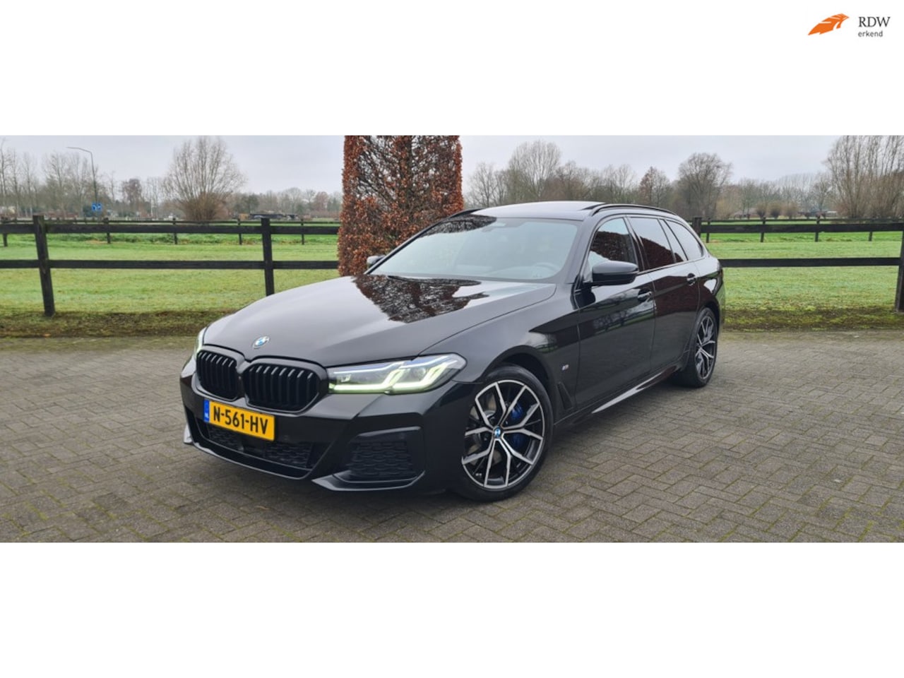 BMW 5-serie Touring - 530d High Executive M sport High Executive Pano Trekhaak - AutoWereld.nl