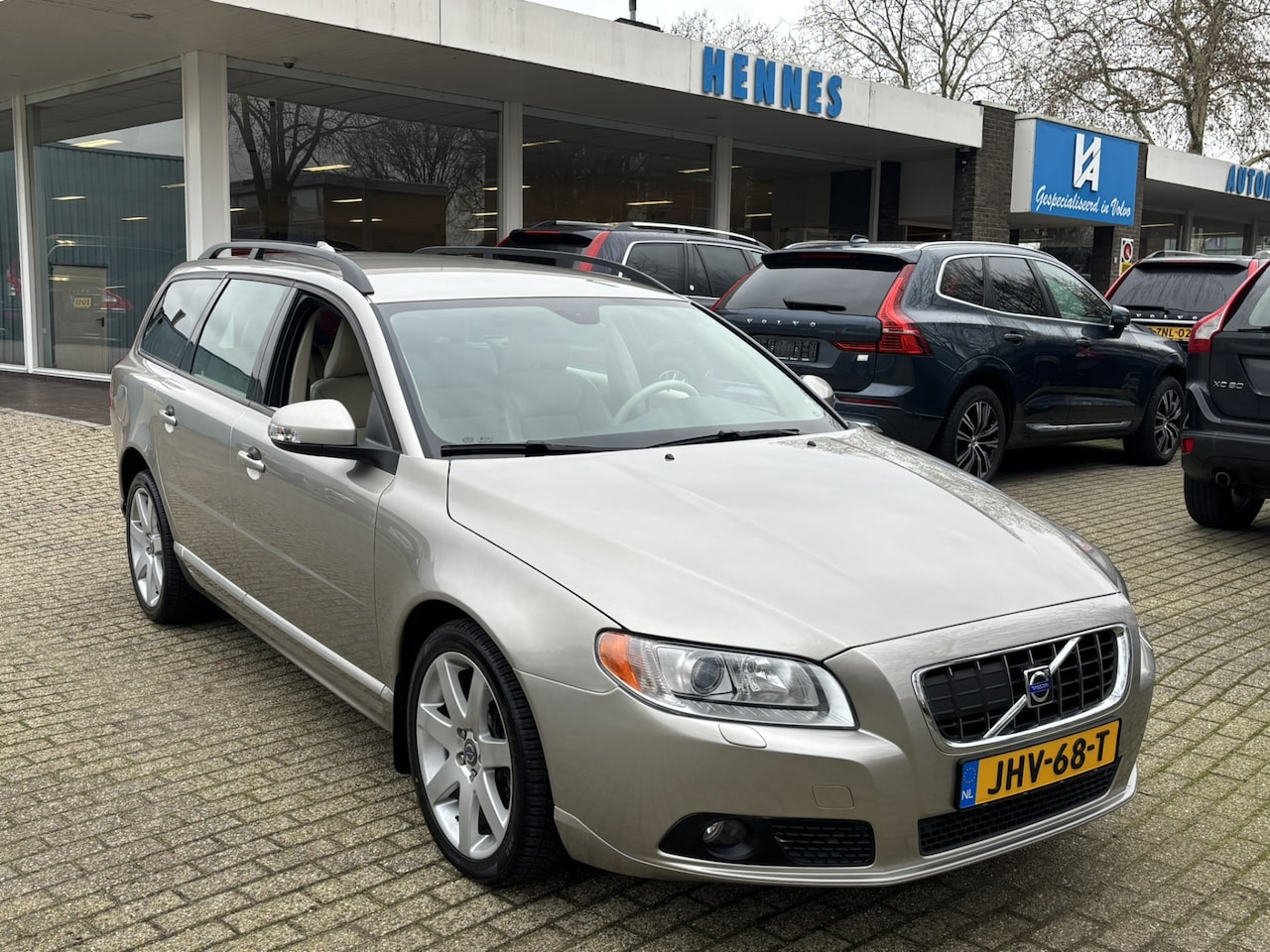 Volvo V70 - 3.2 238pk Aut ACC 93000km Apple Car Play Dealer onderhouden - AutoWereld.nl