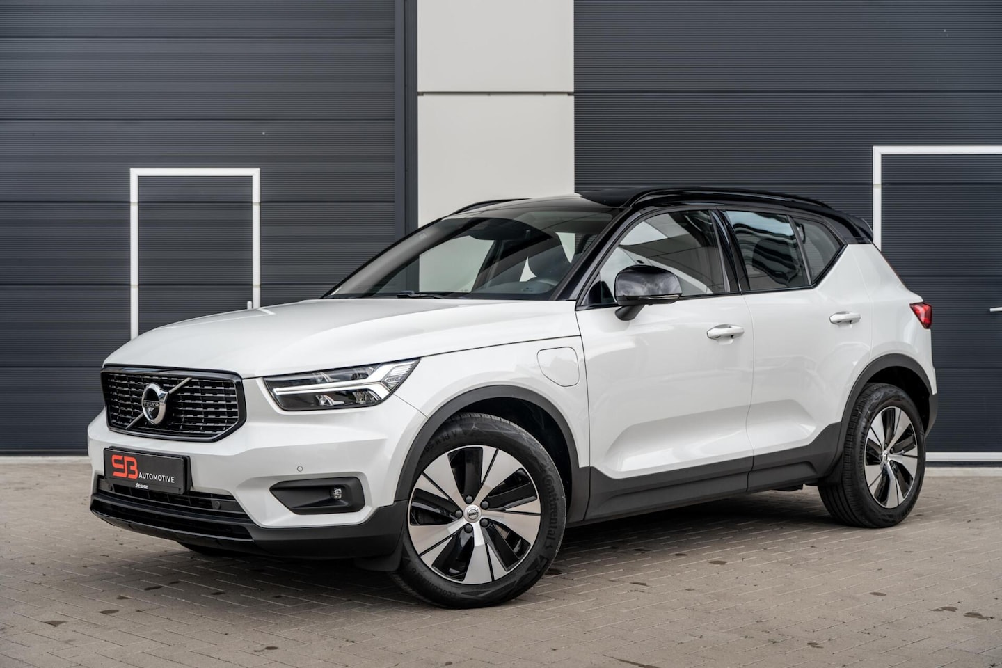 Volvo XC40 - 1.5 T5 Recharge R-Design DEALER ONDERHOUDEN|VOL! - AutoWereld.nl