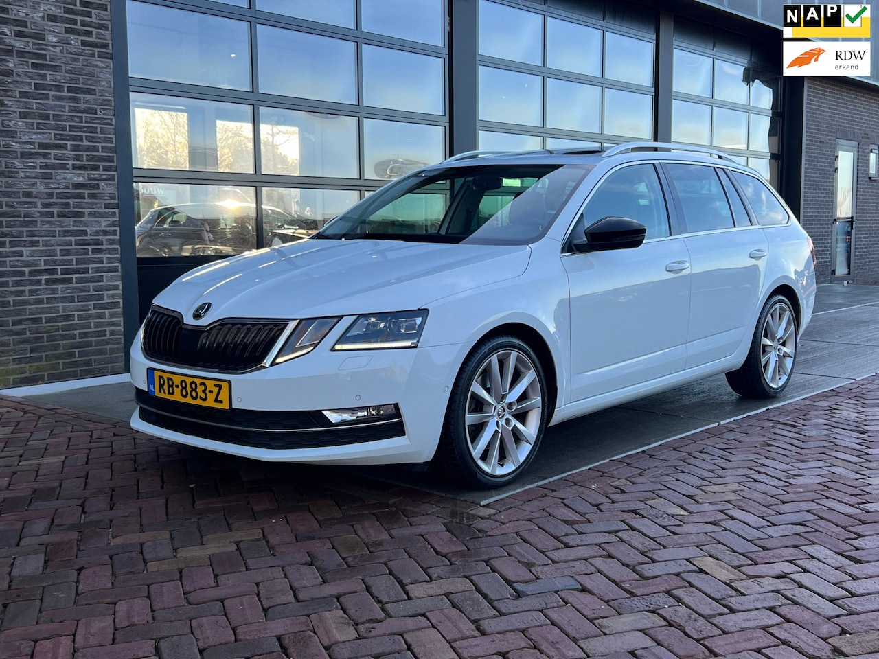 Skoda Octavia Combi - 1.4 TSI Greentech Style Business | Auto | Pano | Keyless | Led | - AutoWereld.nl