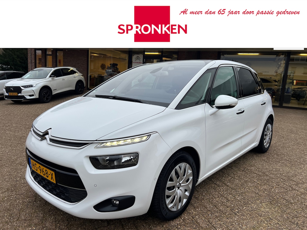 Citroën C4 Picasso - 1.6 THP Shine Navi-Panoramadak-Keyless-Stoelverwarming-PDC-Winterbanden op velg - AutoWereld.nl