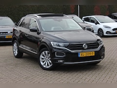 Volkswagen T-Roc - 1.5 TSI Sport / Trekhaak / Panoramadak / Virtual Cockpit / CarPlay / 17'' / LED Koplampen