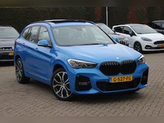 BMW X1 - sDrive20i High Executive Ed. / Trekhaak / Panoramadak / Camera / Head-up / 19'' / Memory s