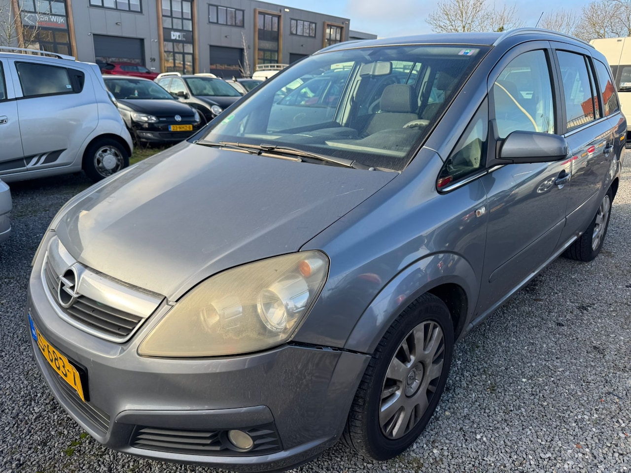 Opel Zafira - 1.8 Essentia Benzine 257 Km-5.deurs- Handmatig-Grijs - AutoWereld.nl