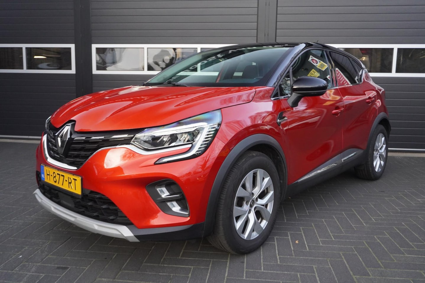 Renault Captur - 1.3 TCe 130 Intens Climate Control/Cruise/Trekhaak/Park.sensoren/Carplay - AutoWereld.nl