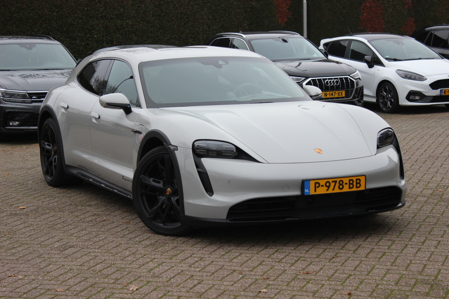 Porsche Taycan Cross Turismo - 4 93 kWh / 360Camera / Luchtvering / Keyless / 21'' / Sportchrono / Bose / Stoelverwarming - AutoWereld.nl
