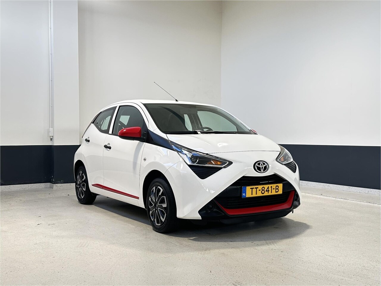Toyota Aygo - 1.0 VVT-i x-fun| NL| 1 Eig | Airco| C.V | Bluetooth | - AutoWereld.nl